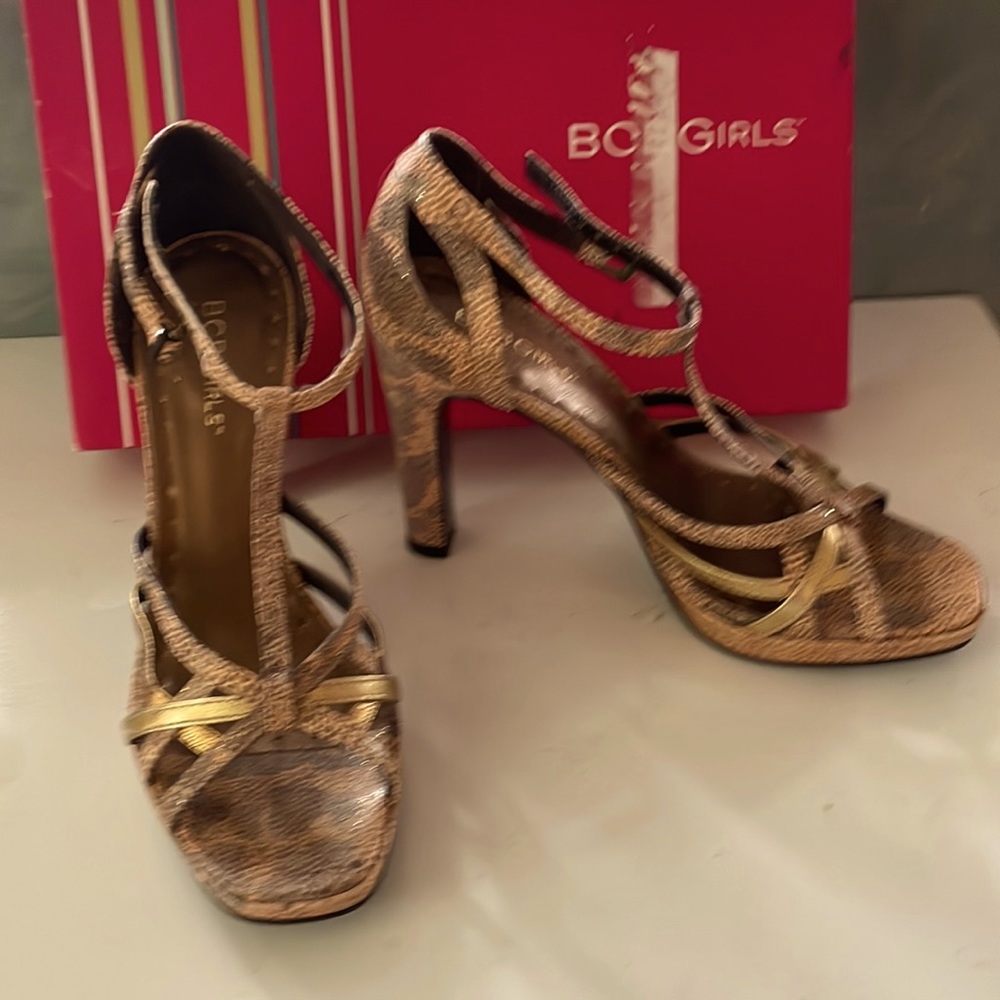 Chocolate and gold leopard sparkly printed 4” heel Womans BCBG dress shoes